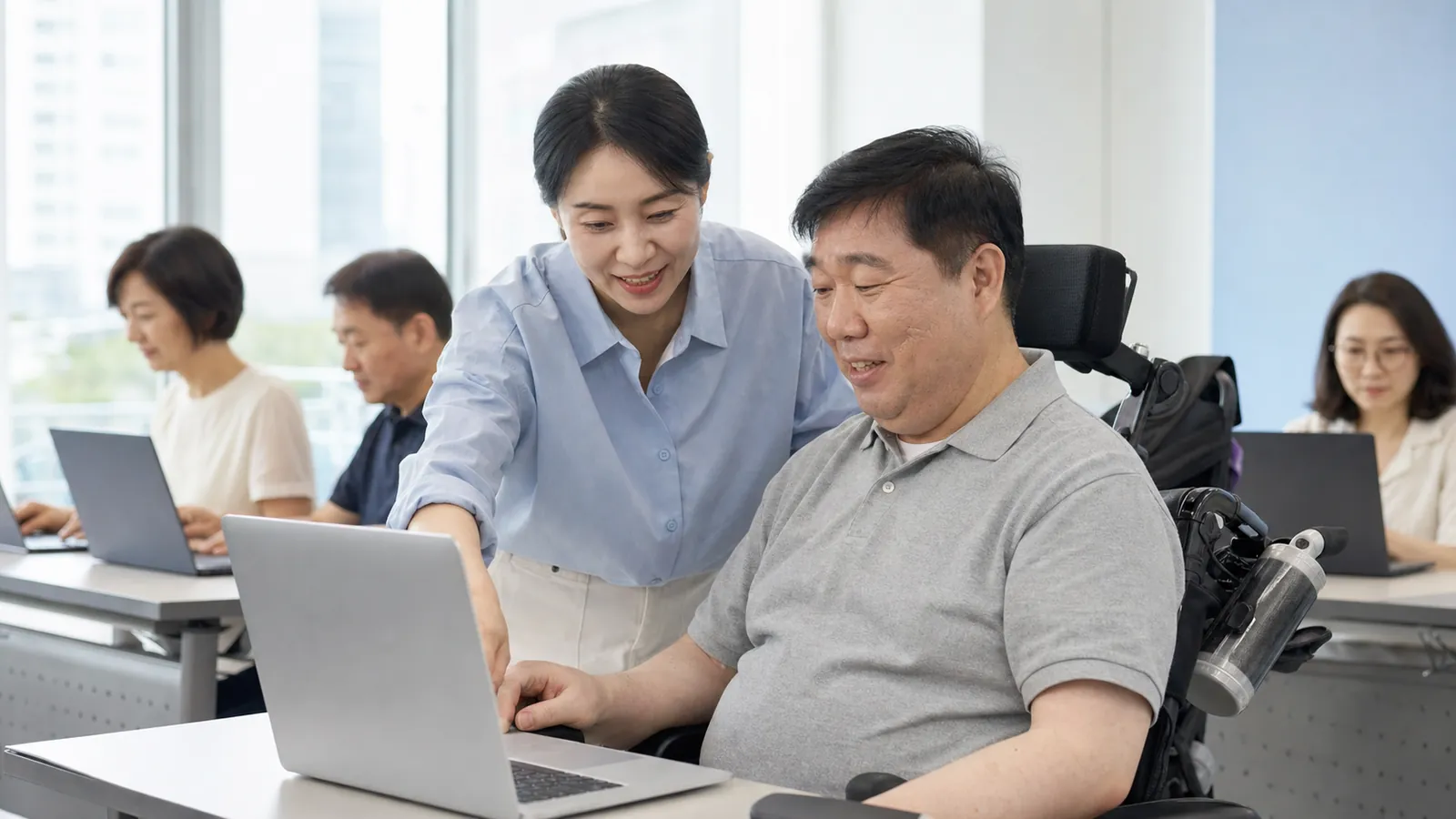 강사와 함께 생성형 AI를 실습하는 교육생